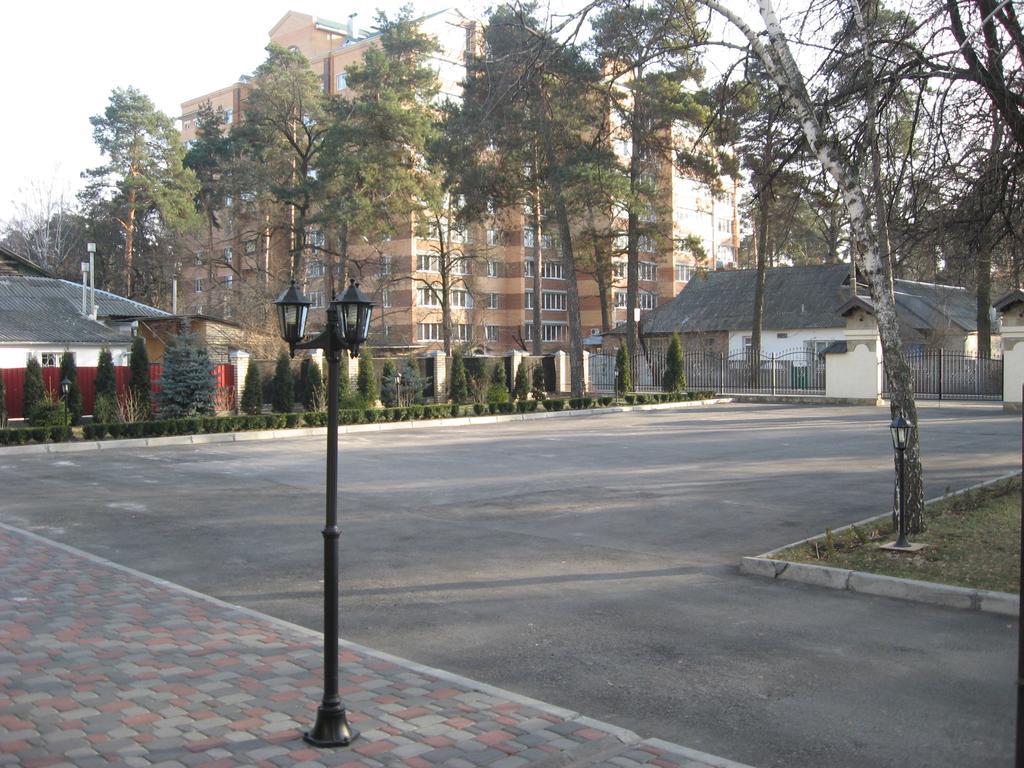 Shato Paradis Hotel Ирпин Екстериор снимка