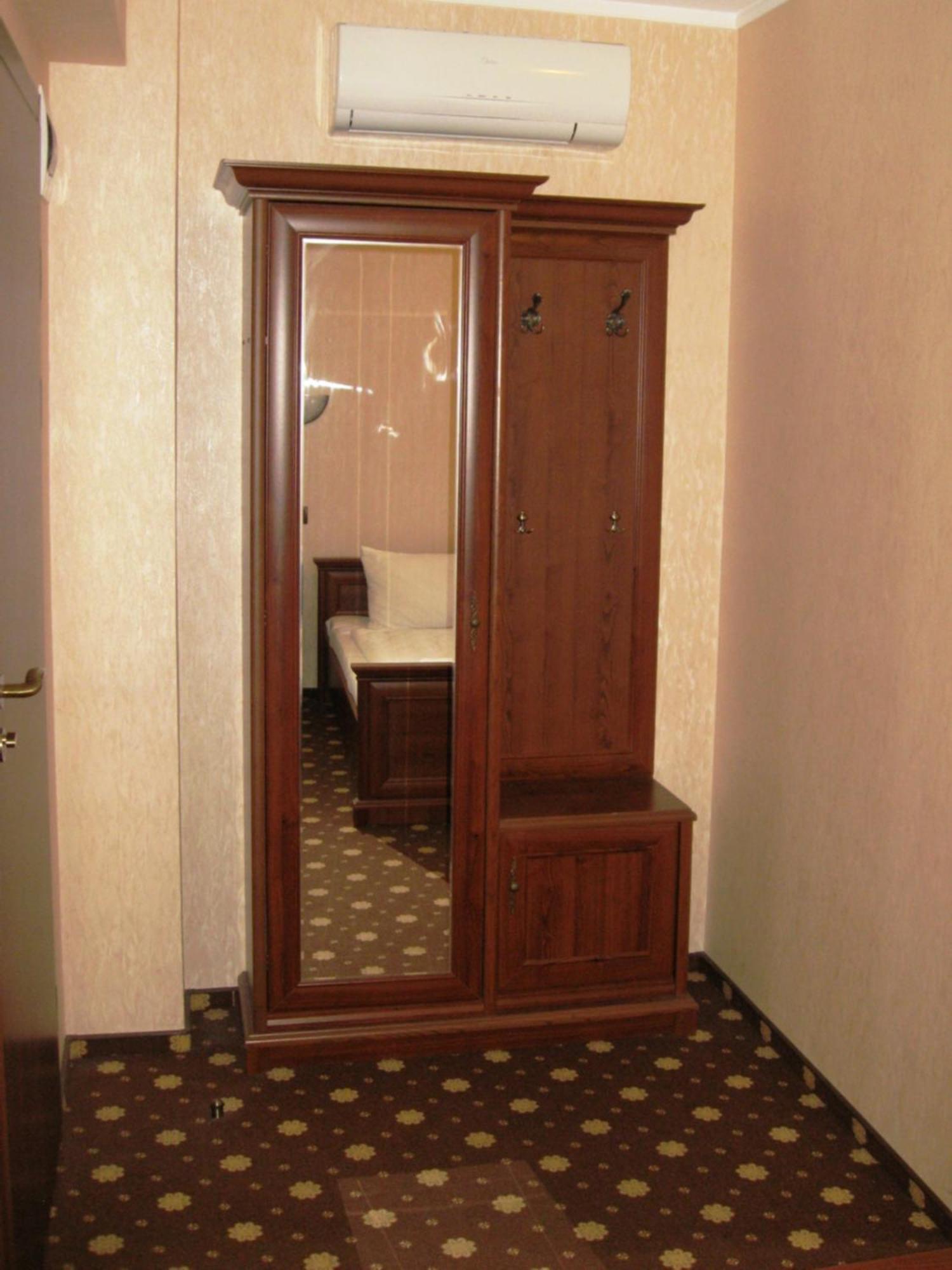 Shato Paradis Hotel Ирпин Стая снимка