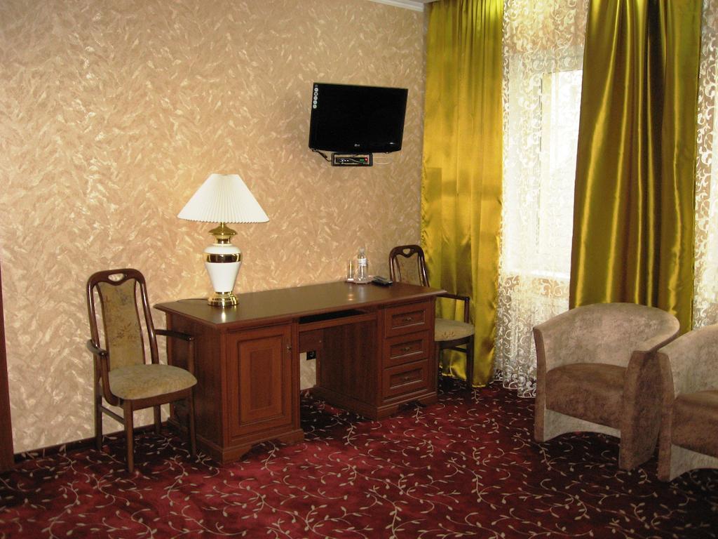 Shato Paradis Hotel Ирпин Стая снимка