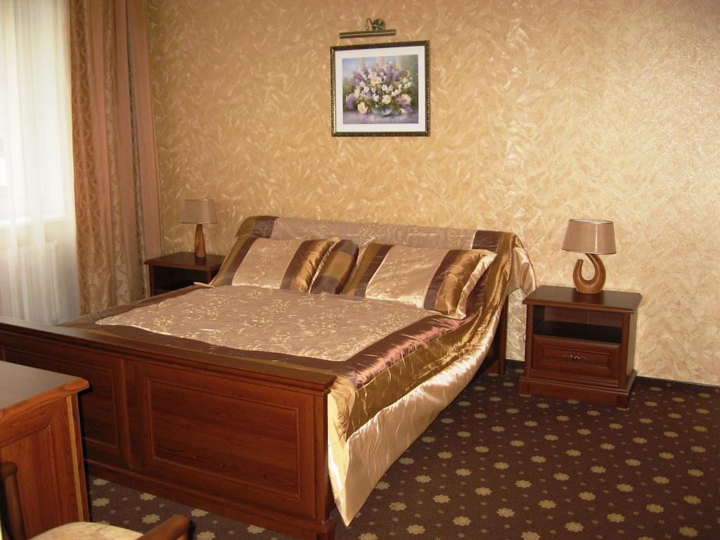 Shato Paradis Hotel Ирпин Стая снимка